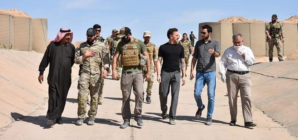 وفد من التحالف الدولي يزور بلدة الصور في ريف دير الزور الشمالي