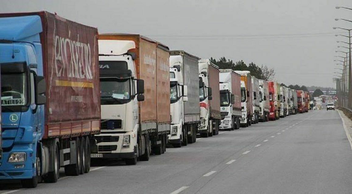 شركة تتقاضى 300 دولار من السيارات السورية المتجهة إلى العراق