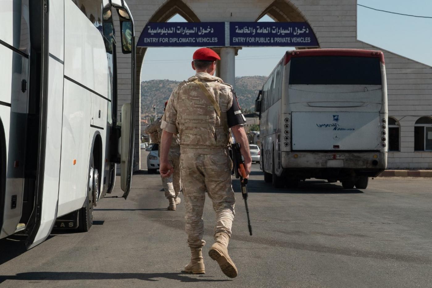 الجيش اللبناني يؤكد اعتقال سوريين من السفارة السورية في بيروت