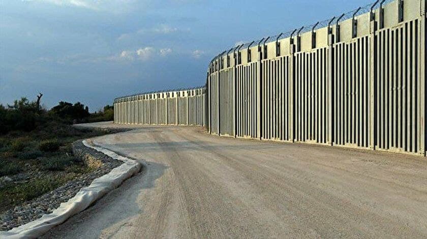 اليونان تبني جدارا فولاذيا بطول 40 كيلو متر على حدودها مع تركيا