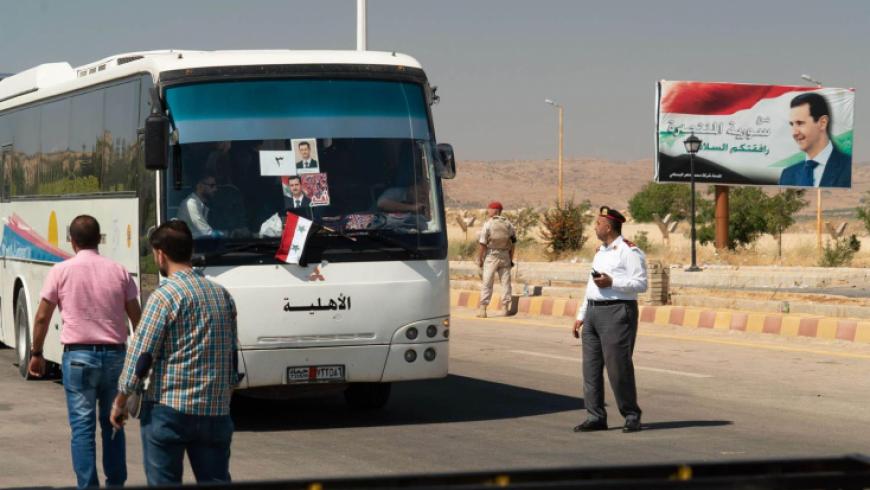 سوء الوضع المعيشي في مناطق النظام يدفع بالسكان إلى الهجرة