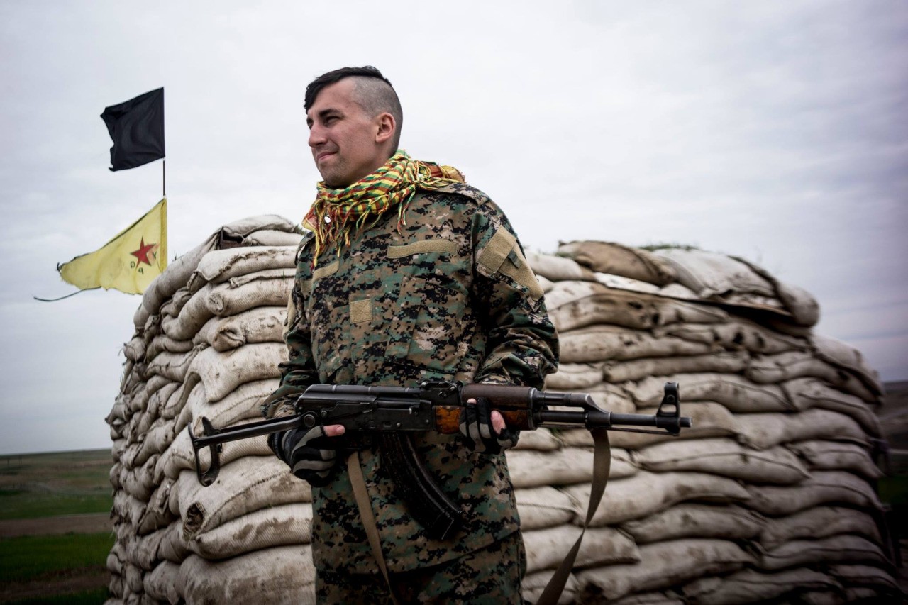 اغتيال قيادي إيراني الجنسية في قوات “YPG” بريف الطبقة في الرقة