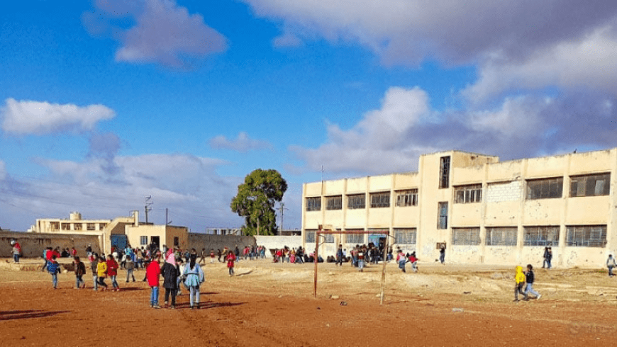 الواقع التعليمي في درعا: مدارس خارج الخدمة وأجور المعلمين الزهيدة تدفعهم إلى الاستقالة