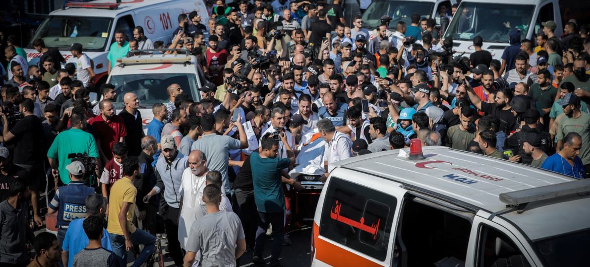 المستشفى الرئيسي في غزة يمتلئ بالأحياء والأموات