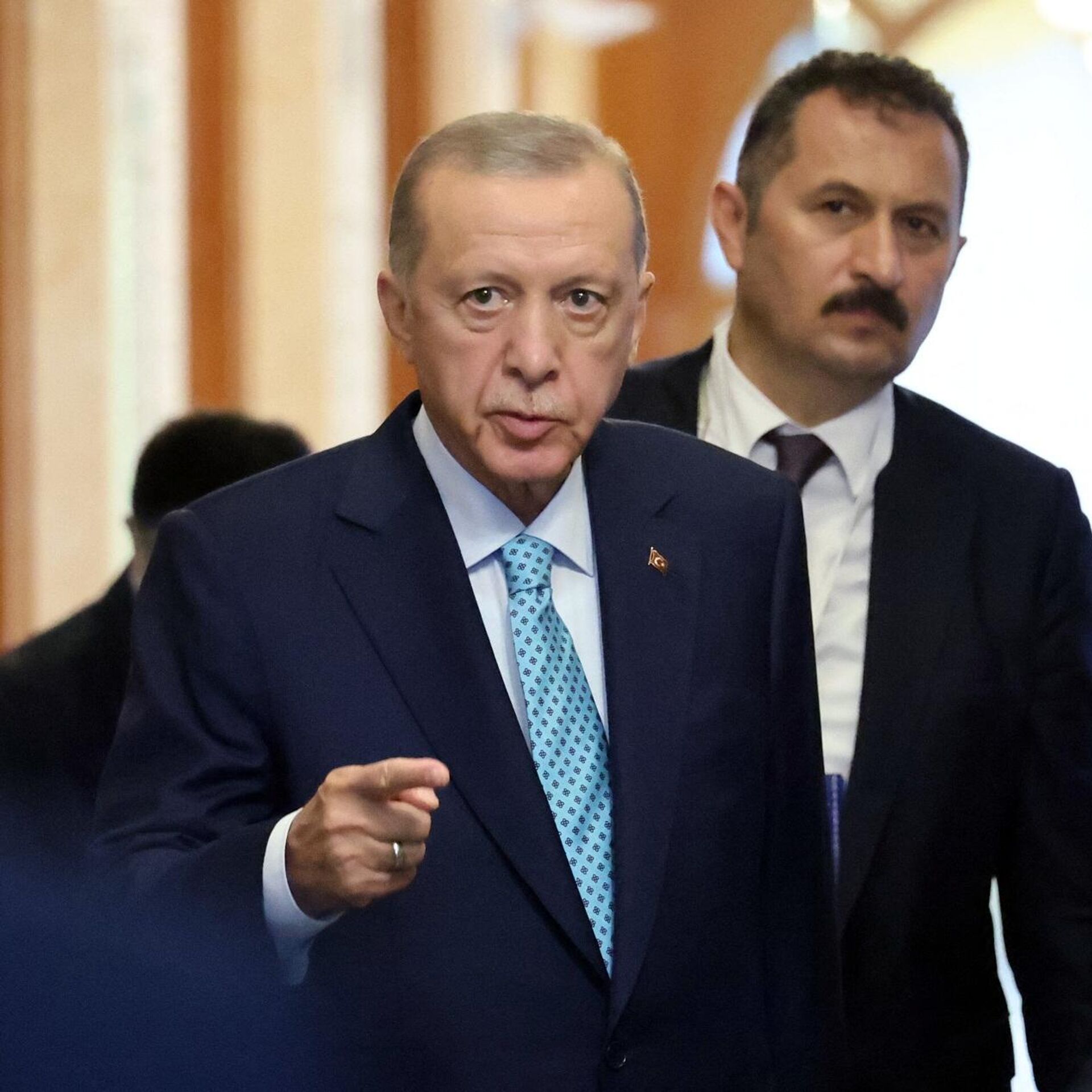 أردوغان يصف نتنياهو بجزار غزة ومساعٍ أمريكية لتمديد الهدنة