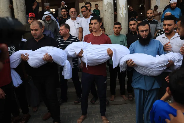 جيش الاحتلال يحاصر مستشفى الإندونيسي وارتفاع عدد الشهداء إلى 13 ألف منذ بدء العدوان