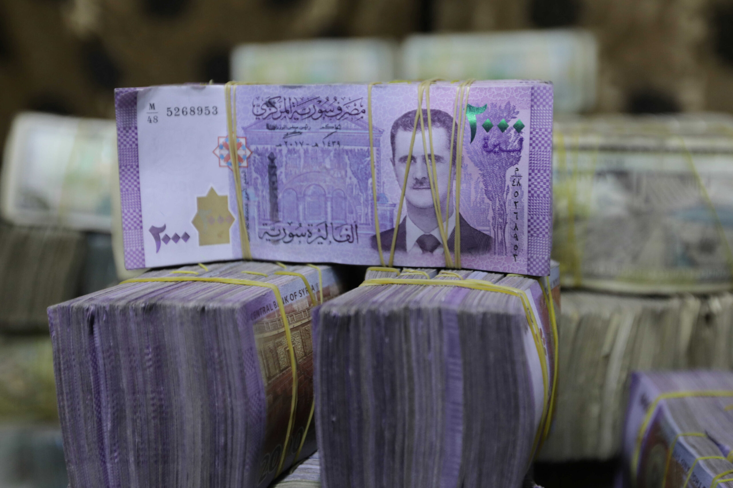 استقرار سعر صرف الليرة السورية بالسوق السوداء في تعاملات اليوم الثلاثاء