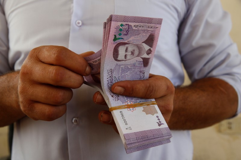 استقرار في سعر صرف الليرة السورية مقابل الدولار عند 14600 للدولار الواحد