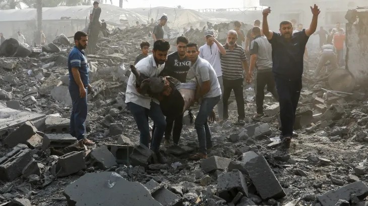 ثلاثون ألف شهيدٍ في غزة وتحذيرات من انتشار الأوبئة والأمراض