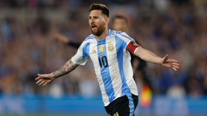 ميسي يقود الأرجنتين لاكتساح بوليفيا والبرازيل تسحق بيرو