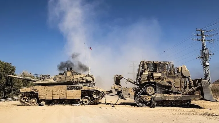 اسرائيل تقر بمقتل جندي في غزة واعتراض صاروخ أطلق من الشمال