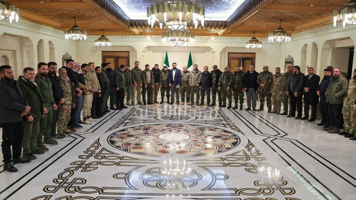 “قائد الإدارة السورية الجديدة” يقضي بترفيع عدد من الضباط العسكريين