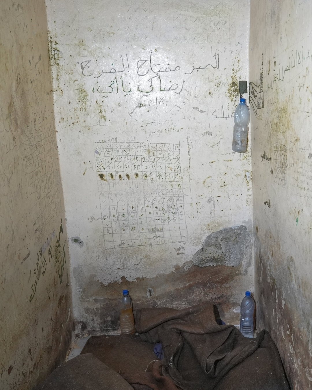 الظروف غير الإنسانية في سجن “المزة العسكري” بدمشق