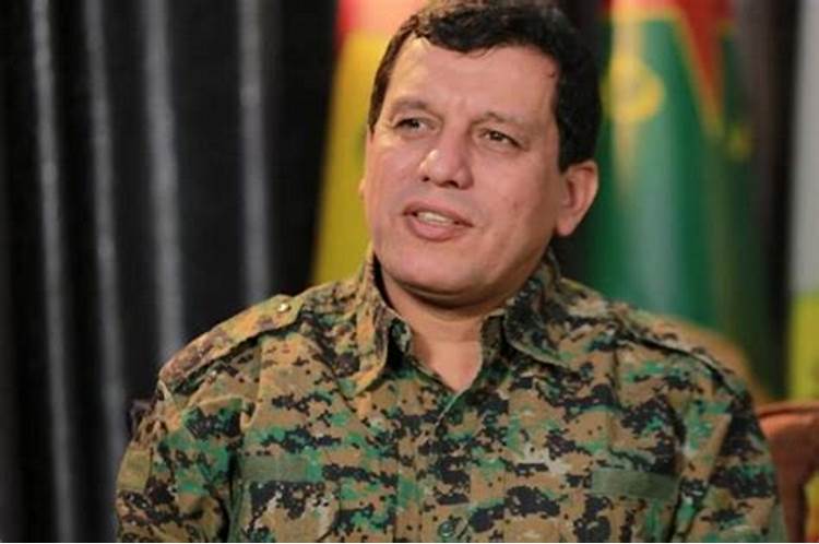 “مظلوم عبدي” يهنئ الرئيس السوري “أحمد الشرع” ويتحدث عن مستقبل المفاوضات مع دمشق