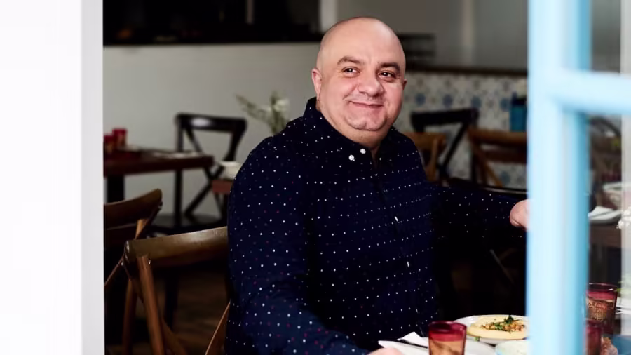 زيارة ملك بريطانيا تشارلز الثالث لمطعم “مطبخ عماد السوري” في لندن