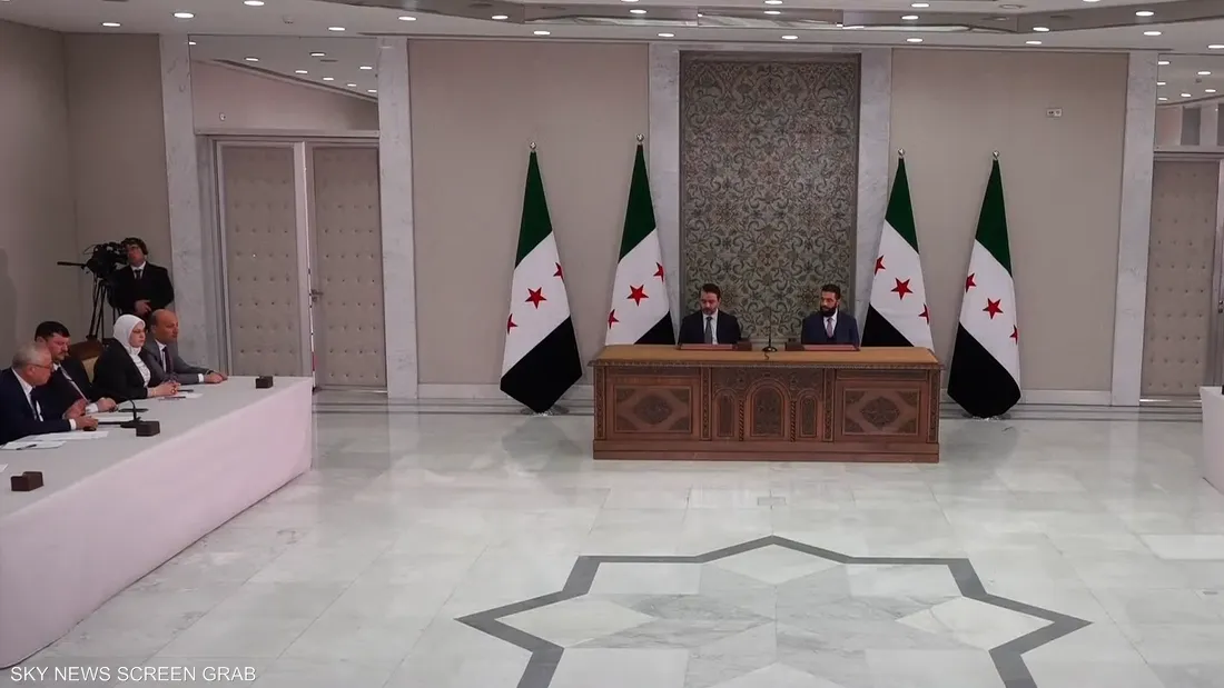 ” الرئيس الشرع ” يوقع الإعلان الدستوري السوري