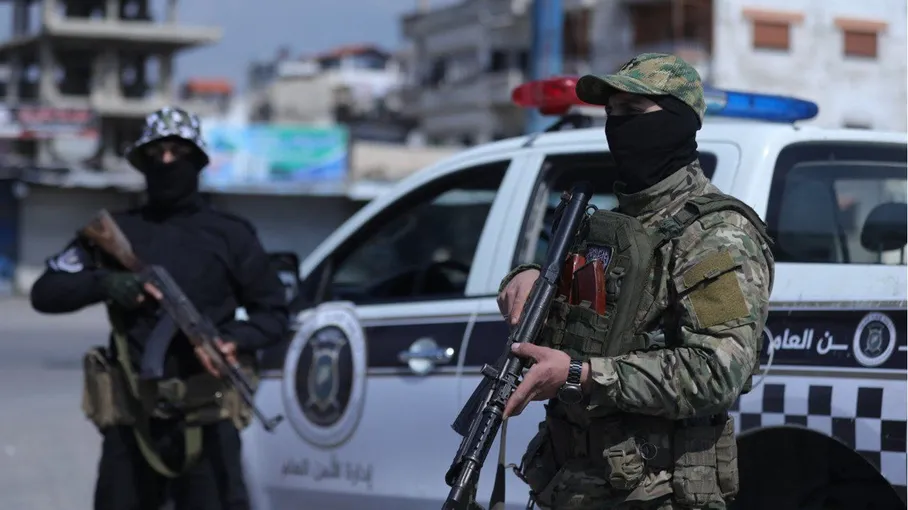 القبض على قائد مجموعة عسكرية للجيش السوري المخلوع متورط بجرائم حرب في دمشق