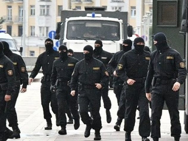 الأمن العام يوقف شخصين بحوزتهما أسلحة مضادة للدروع والطيران في ريف درعا الشرقي