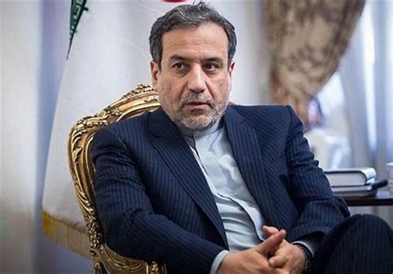 إيران تؤكد التزامها بوحدة سوريا وتحذر من تداعيات انهيارها