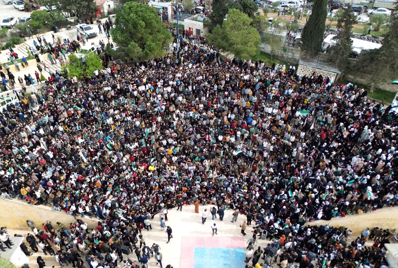 إدلب تحيي الذكرى العاشرة للتحرير بتجمع جماهيري في حديقة المشتل