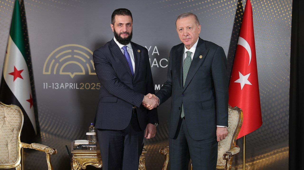 الرئيس الشرع يلتقي نظيره التركي على هامش منتدى أنطاليا الدبلوماسي في نسخته الرابعة