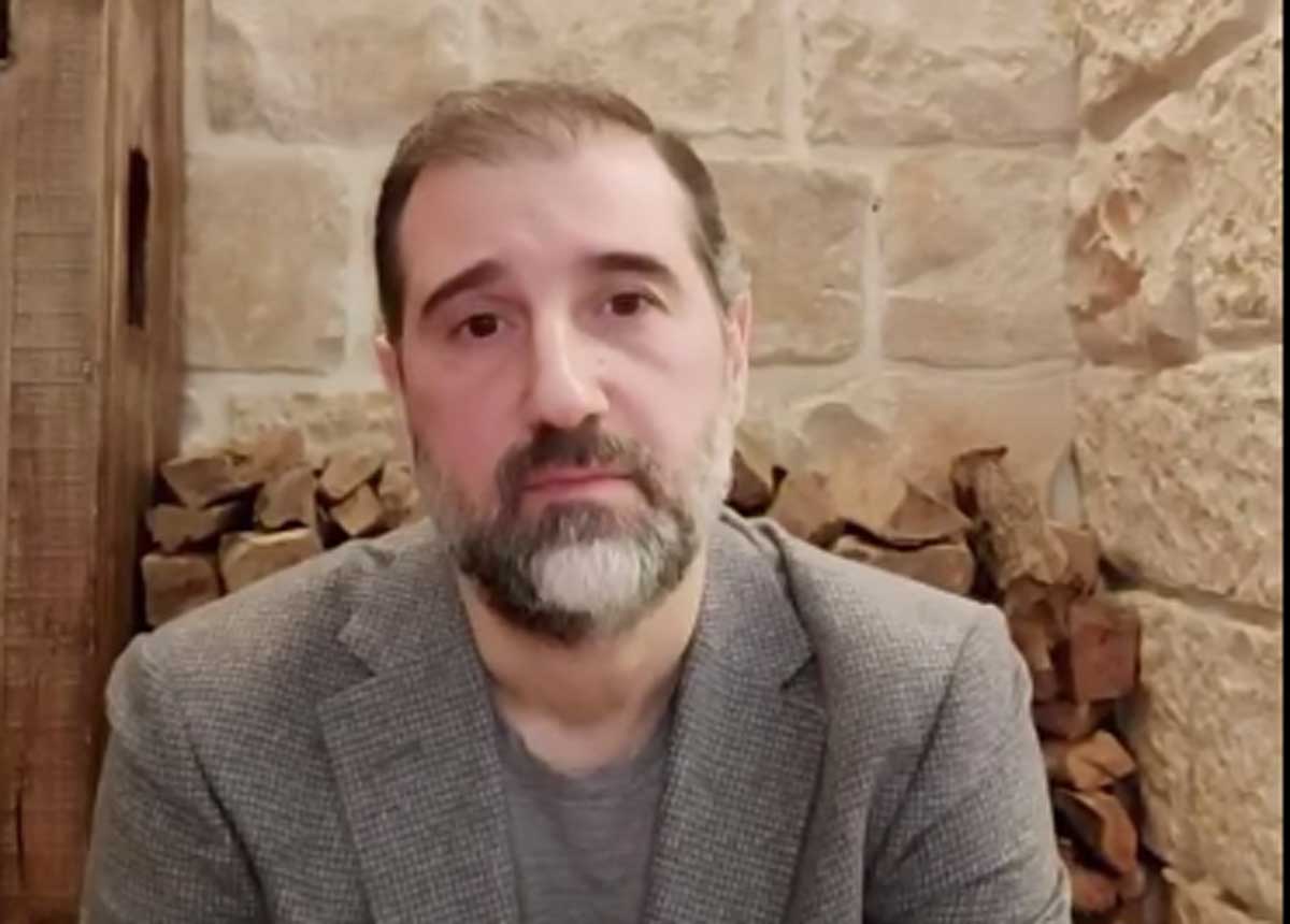 رامي مخلوف يعلن تشكيل “قوات النخبة” ويتهم الأسد بـ”سقوط سوريا” وسط اتهامات بتمويل أحداث الساحل