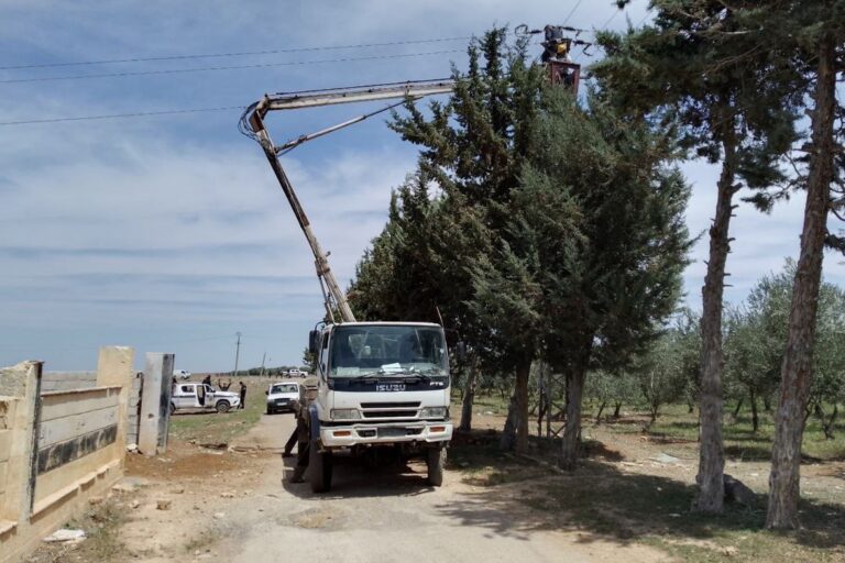 حملة لإزالة التعديات على خطوط الكهرباء في درعا لتحسين إمدادات مياه الشرب