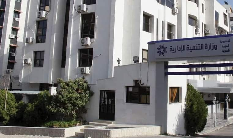 إعادة المفصولين تعسفيًا في الحسكة: وزارة التنمية الإدارية تعلن قوائم جديدة للمسرّحين بسبب مواقفهم الثورية