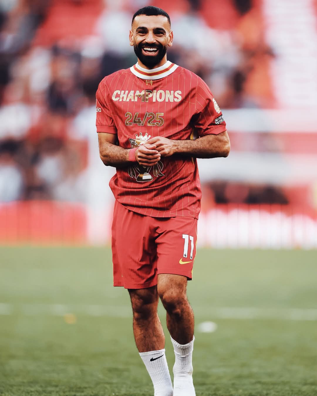 ليفربول يتوج بلقب الدوري الإنجليزي بعد انتصار تاريخي على توتنهام