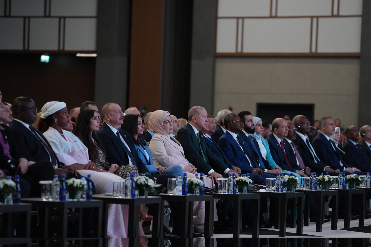 الشرع يشيد بمنتدى أنطاليا: الحوار والدبلوماسية طريق السلام والاستقرار