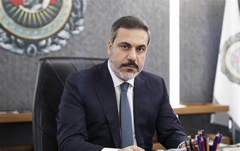 هاكان فيدان يزور الإمارات لبحث ملفات غزة وسوريا وتعزيز التعاون الثنائي