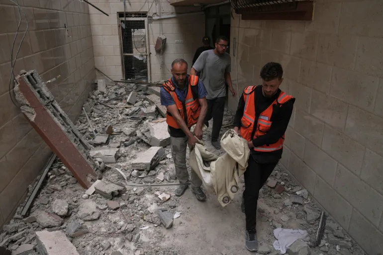 غارات إسرائيلية على غزة تسفر عن مقتل 4 فلسطينيين وإصابة 10 آخرين