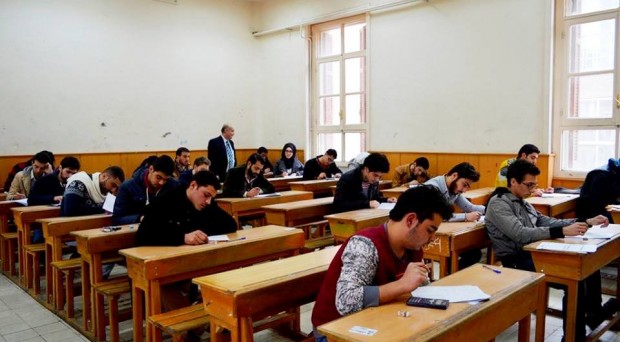 عادوا إلى جامعاتهم.. المنقطعون بسبب الثورة السورية يتقدمون إلى امتحانات الفصل الثاني
