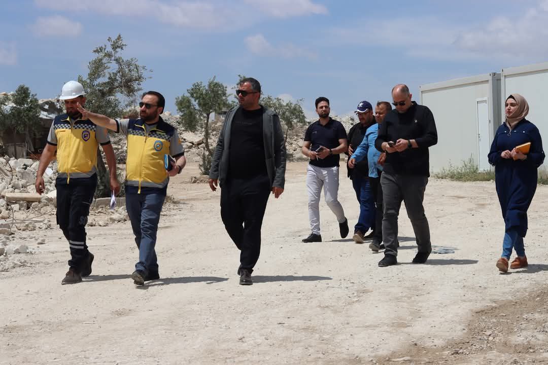 مشروع لإزالة الأنقاض في 16 حياً بحلب بجهود الدفاع المدني وصندوق AFS