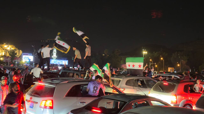 احتفالات شعبية واسعة في سوريا بعد إعلان رفع العقوبات الأميركية