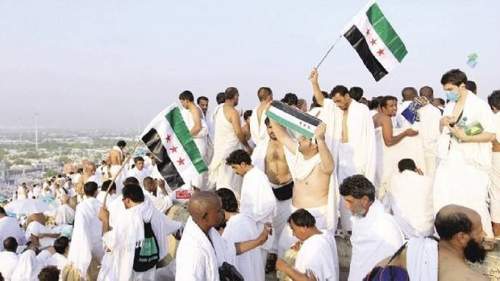انطلاق أولى رحلات الحجّ من سوريا.. فما قصة “البطاقة الذكية” للحُجاج؟