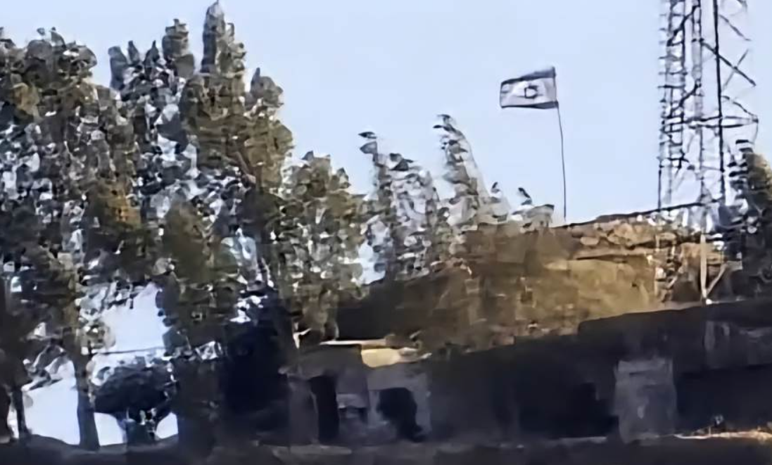 الجيش الاسرائيلي يقدم على حرق اراضي زراعية ويمنع الاهالي من الوصول اليها
