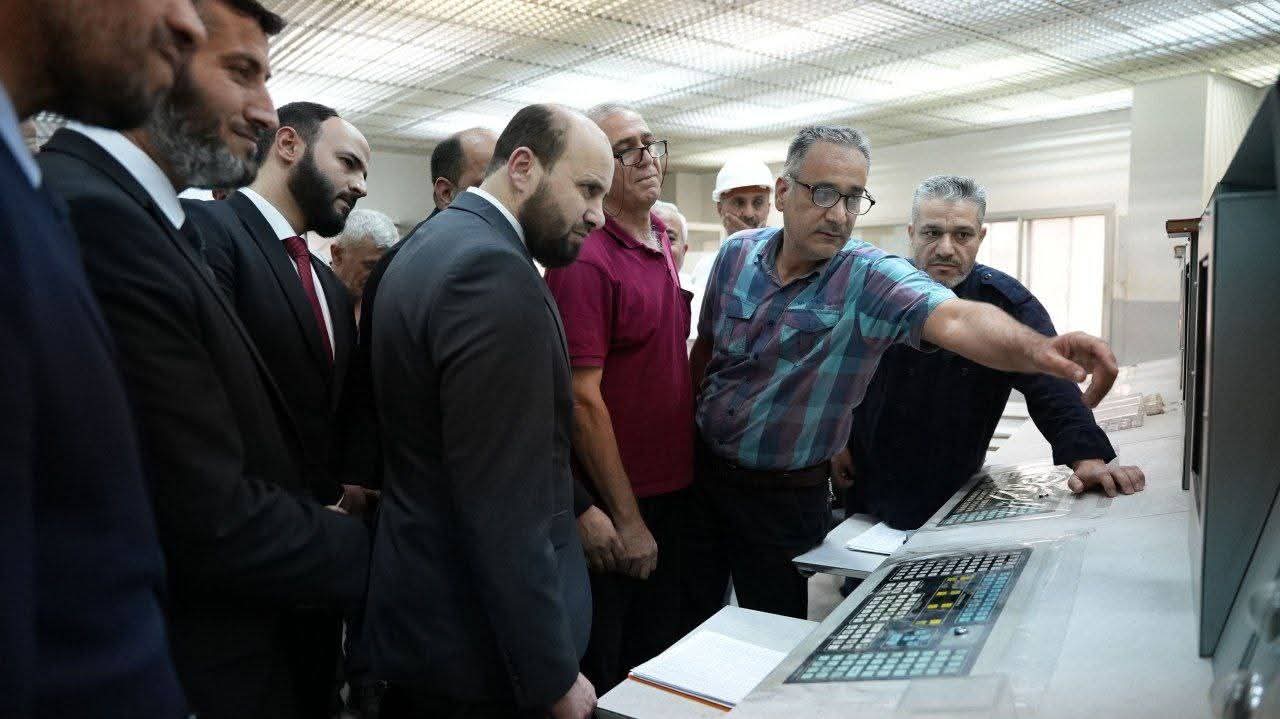 لمعرفة التحديات والاحتياجات.. وزير الطاقة والمحافظ في جولة تفقدية داخل محطة حلب الحرارية