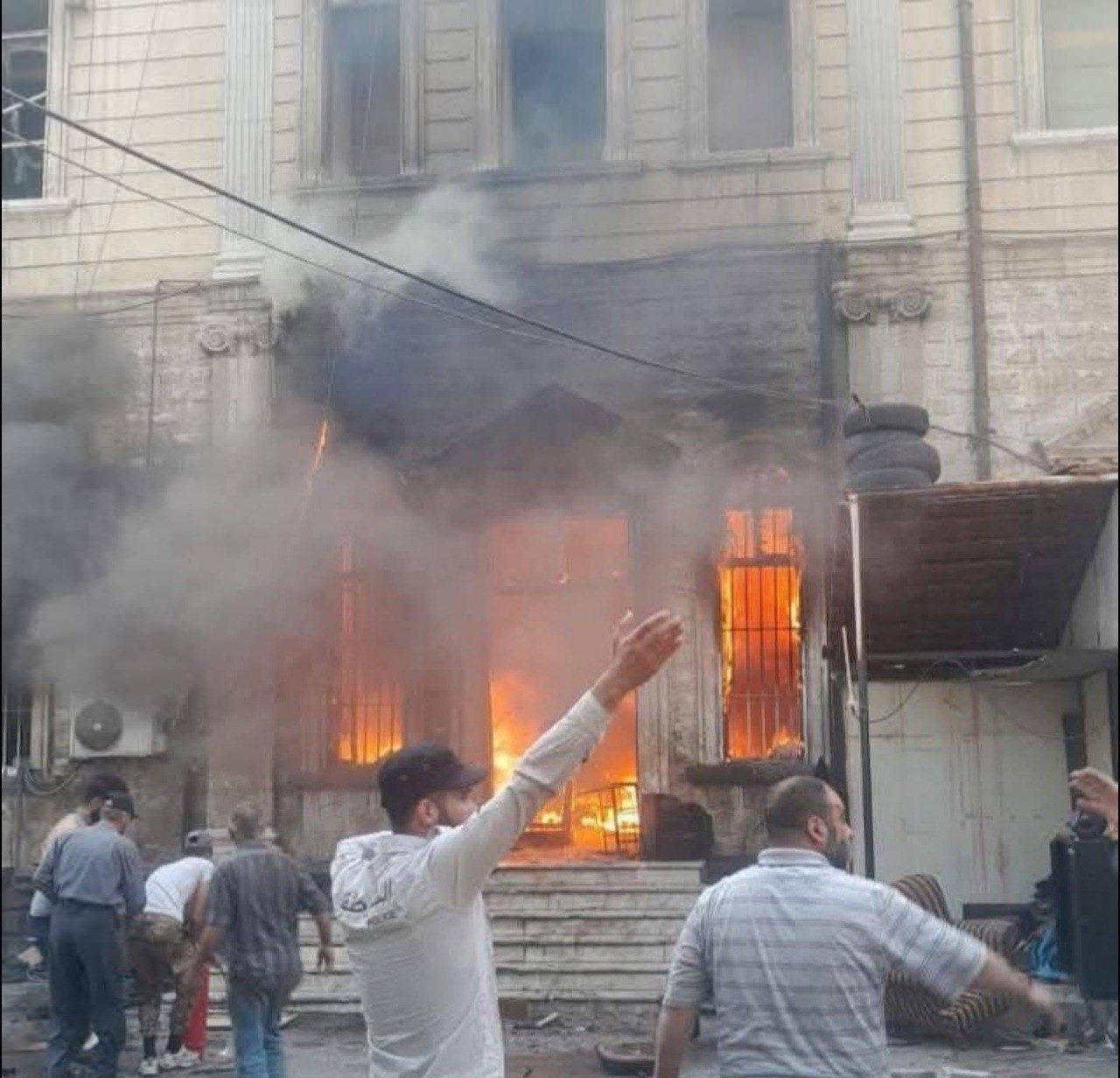حريق في مبنى وزارة الداخلية القديمة الواقع في ساحة المرجة بدمشق 