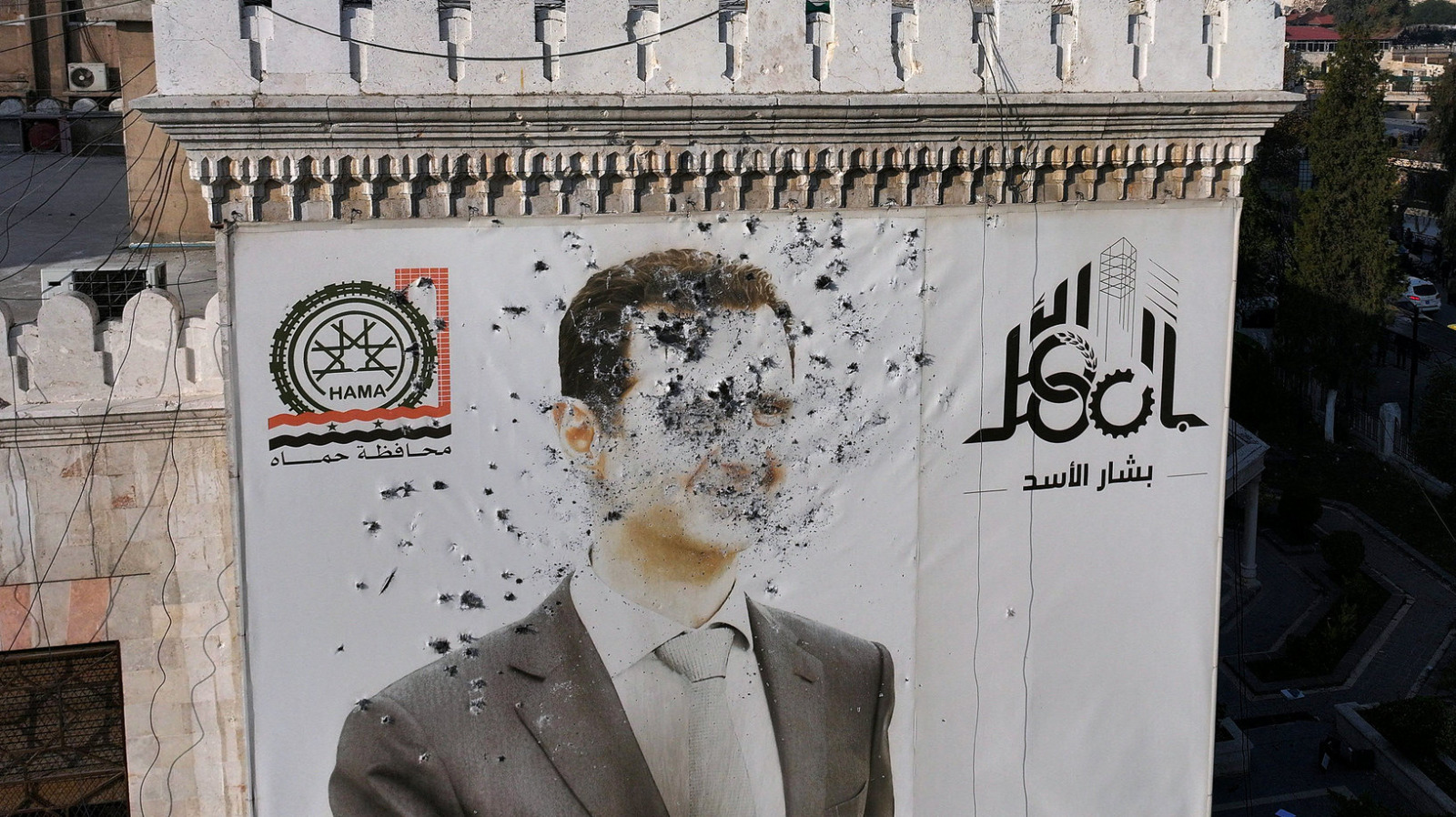 سوريون يكتبون: “بيوت الطغاة ليست إرثاً لأولاد السلطة”.. فما القصة؟