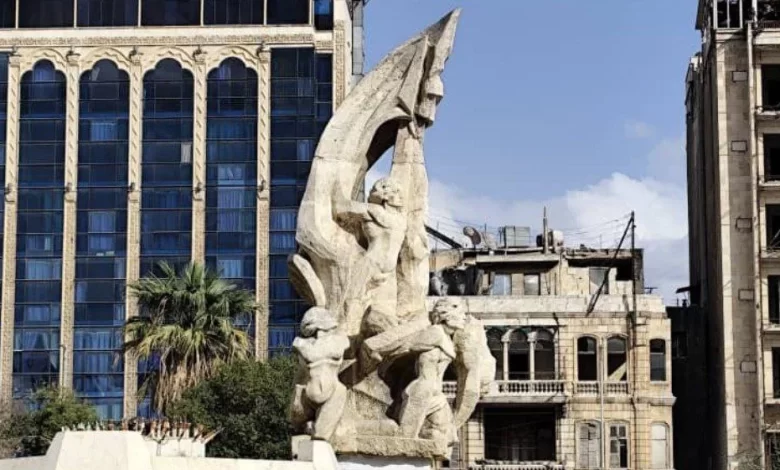 بعد الجدل الكبير.. محافظ حلب يوضّح ملابسات تحطيم تمثال الشهداء