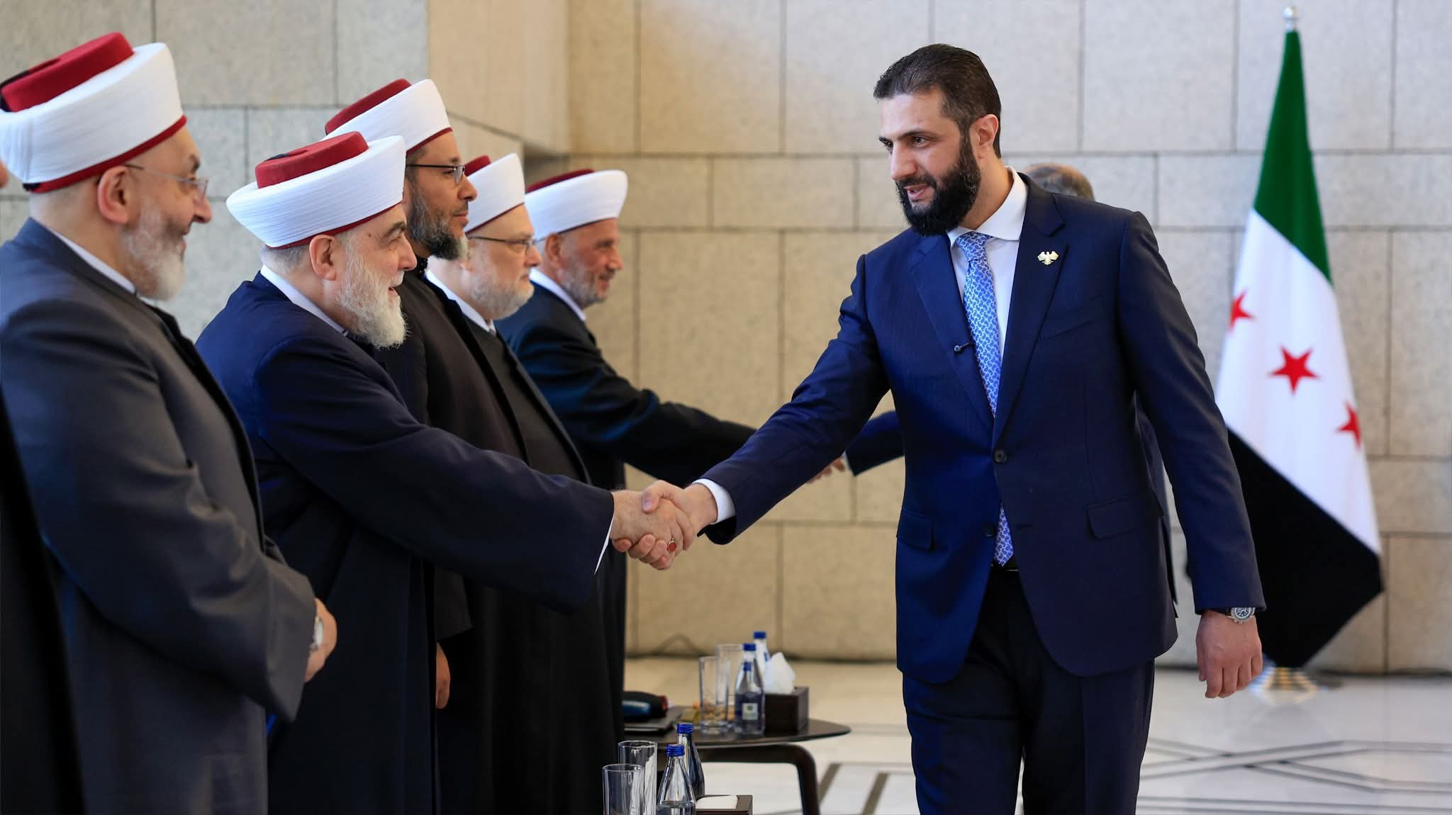 الرئيس الشرع يستقبل في قصر الشعب وفد دار الفتوى في لبنان برئاسة مفتي لبنان الشيخ عبد اللطيف دريان