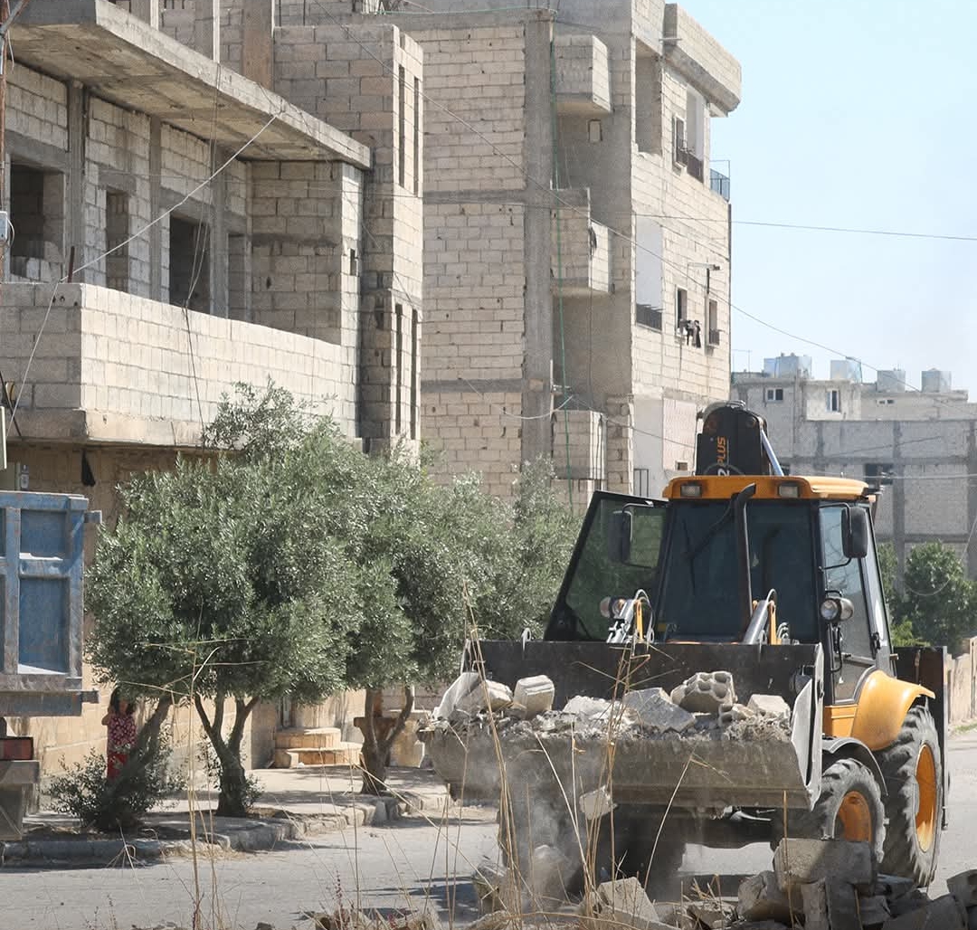 إدارة منطقة جرابلس بريف حلب تبدأ بإزالة السواتر الأسمنتية وفتح الطرقات المغلقة بهدف تسهيل حركة الأهالي