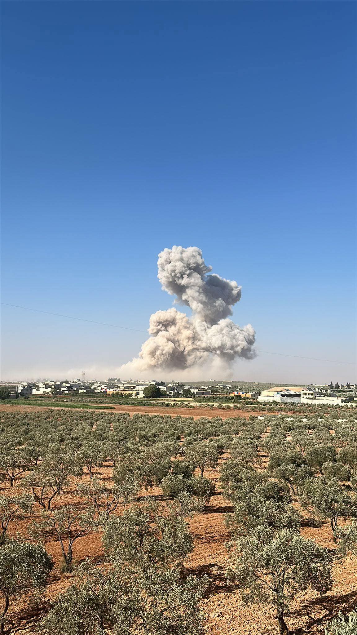 انفجار عنيف داخل مطار النيرب العسكري في محافظة حلب