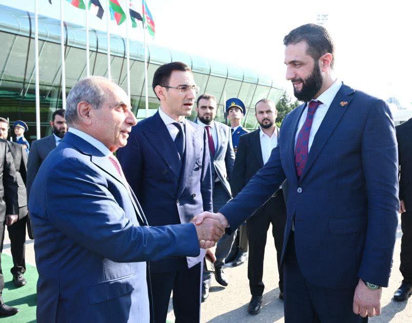 الرئيس الشرع يغادر بمراسم وداع رسمية مطار حيدر علييف الدولي بعد اختتام زيارته لأذربيجان