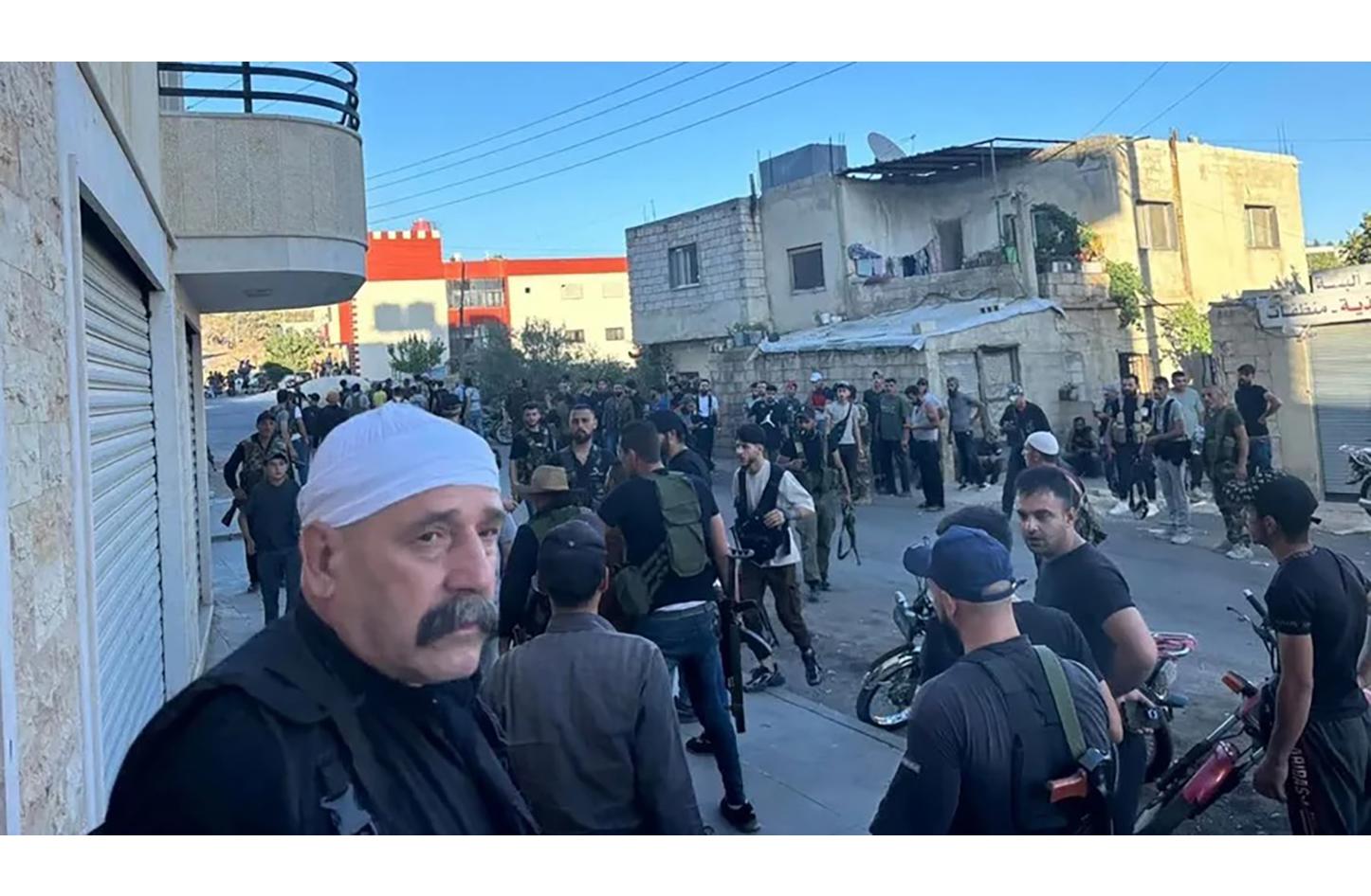 وجهاء حوران يصفون ما يحصل في السويداء بـ “الحادثة الفردية” ويدعون إلى تشكيل لجنة صلح