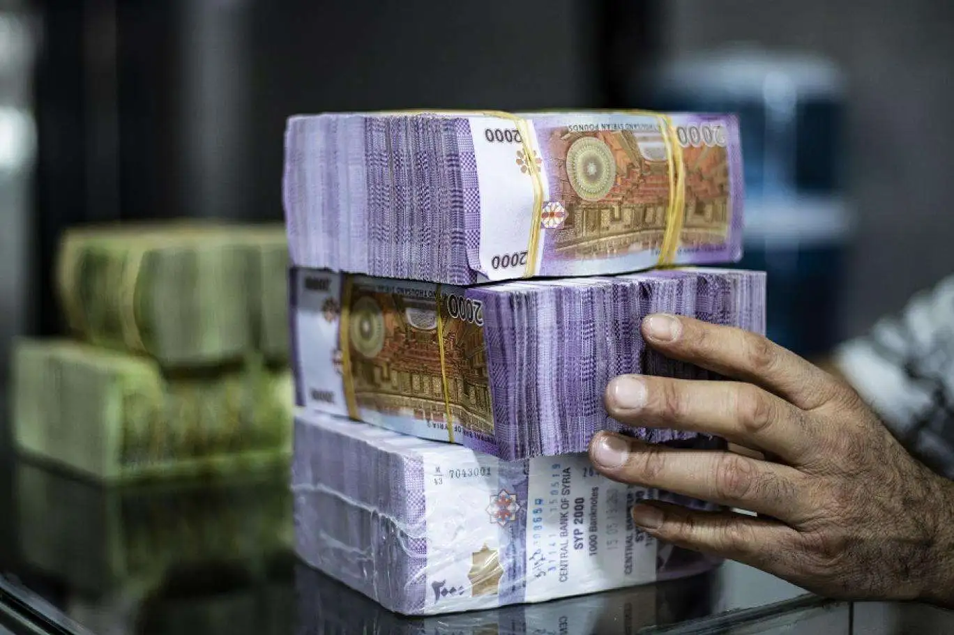 سعر الليرة السورية والتركية مقابل الدولار في سوريا يوم الثلاثاء 08-07-2025