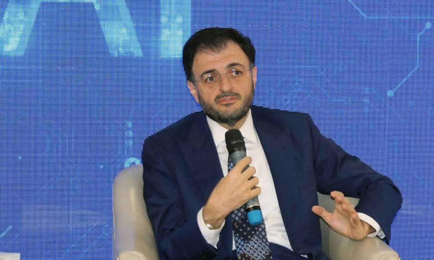 نتائج تظهر خلال الأسابيع القادمة.. وزير الاتصالات يُبشر بإزالة اسم سوريا من قائمة الدول المقيدة