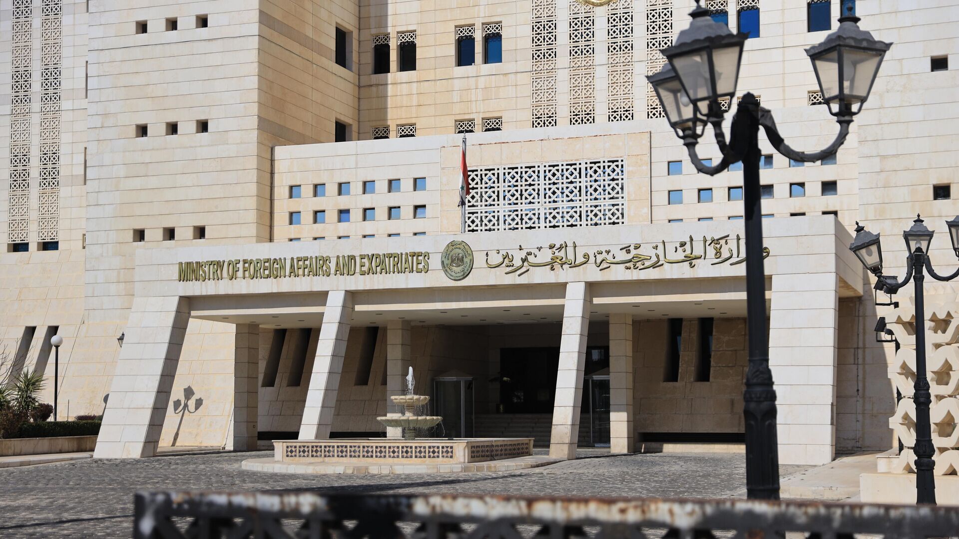 وزارة الخارجية ترحب بقرار وزارة الخزانة الأميركية إزالة اسم سوريا من لوائح العقوبات الفيدرالية