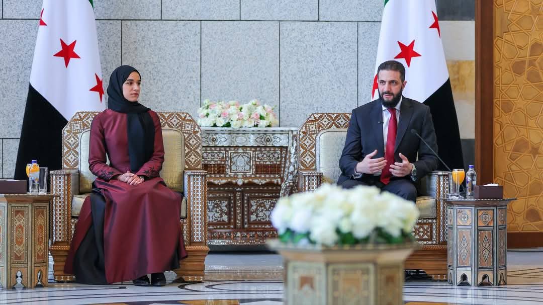 زوجة الرئيس الشرع تتبرع بمبلغ 5000 دولار أمريكي في حفل إطلاق صندوق التنمية السوري